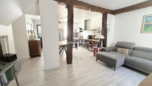 Vente                                                      Appartement
                        
                     3 pièces                      78 m2                     à Millau