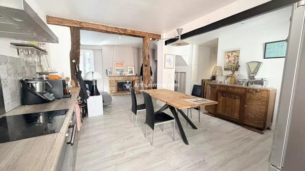 Vente                                                      Appartement
                        
                     3 pièces                      78 m2                     à Millau
