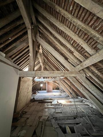 Superbe propriété en partie rénovée à une de PARIS....