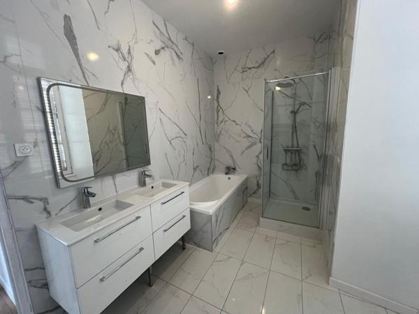 Superbe propriété en partie rénovée à une de PARIS....