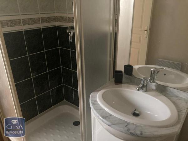 Location appartement Saint-Amand-Montrond (18200) 1 pièce 17.95m²