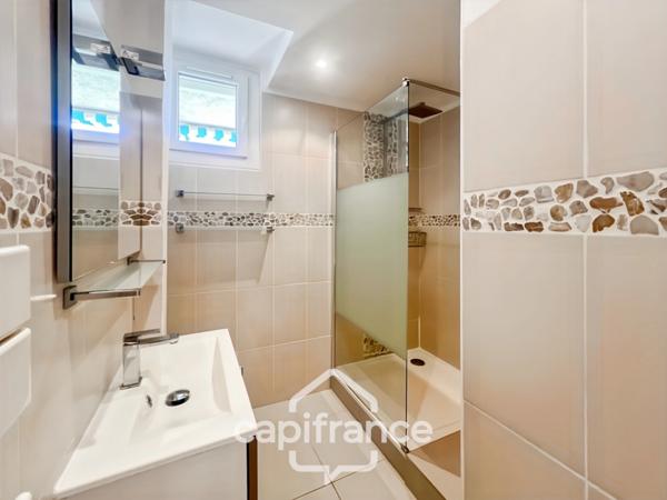 Appartement à vendre 4 pièces LA CIOTAT (13) - 74m2 terrasse vue mer - cave - au calme - à pieds centre ville.