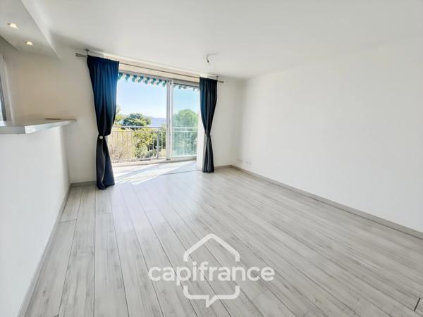 Appartement à vendre 4 pièces LA CIOTAT (13) - 74m2 terrasse vue mer - cave - au calme - à pieds centre ville.