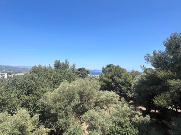 Appartement à vendre 4 pièces LA CIOTAT (13) - 74m2 terrasse vue mer - cave - au calme - à pieds centre ville.