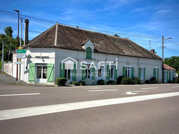 Fort potentiel !Possibilité évènementiel;Très grand grenier aménageable...