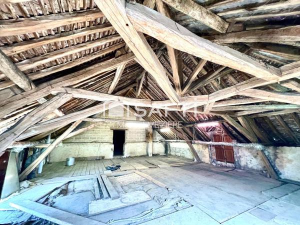Fort potentiel !Possibilité évènementiel;Très grand grenier aménageable...