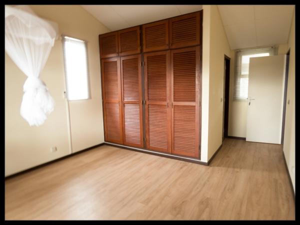 Villa d’architecte en briques de Guyane – volumes rares, piscine, jardin 1 141 m² – Kourou Lac Bois Chaudat