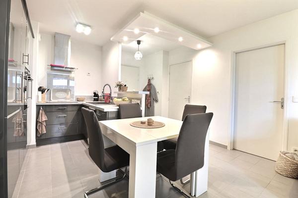 Appartement 2 pièces avec terrasse 8m2 et stationnement privatif