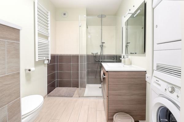 Appartement 2 pièces avec terrasse 8m2 et stationnement privatif