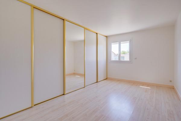 Gauriaguet (33240) Maison 4 pièces de 100m2 habitables avec atelier sur parcelle de 409m2