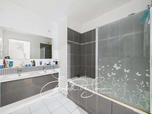 3 pièces récent avec terrasse et parking