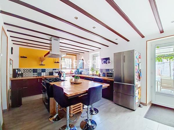 Maison à SAINT-SAUVEUR, 79300 - 6 pièces 180m²