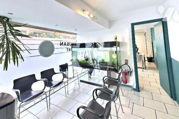 ANTIBES – Port Vauban | Local commercial 195 m² traversant, modulable