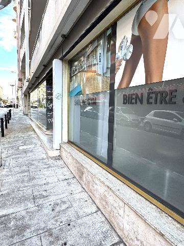 ANTIBES – Port Vauban | Local commercial 195 m² traversant, modulable