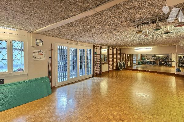 ANTIBES – Port Vauban | Local commercial 195 m² traversant, modulable