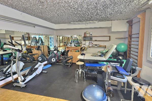 ANTIBES – Port Vauban | Local commercial 195 m² traversant, modulable