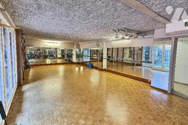 ANTIBES – Port Vauban | Local commercial 195 m² traversant, modulable