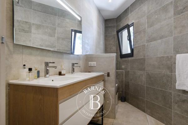 Sanary-sur-Mer, Villa 5 Chambres -  205 m² à vendre
