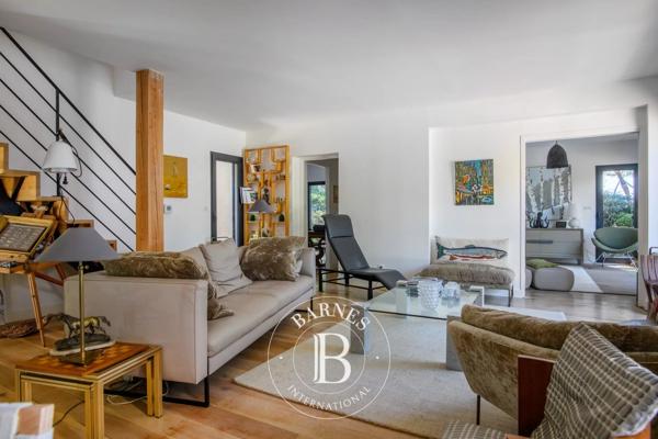 Sanary-sur-Mer, Villa 5 Chambres -  205 m² à vendre