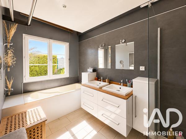 Maison à vendre 6 pièces 215 m² Saint-Vivien