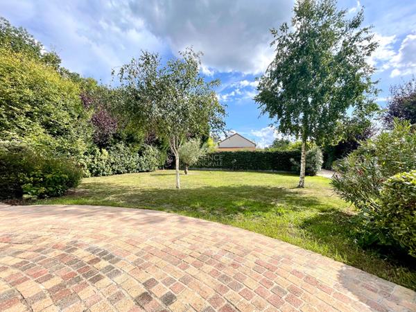 Maison Eragny 11 pièce(s) 310 m2 920 000 € **  - Référence  7311