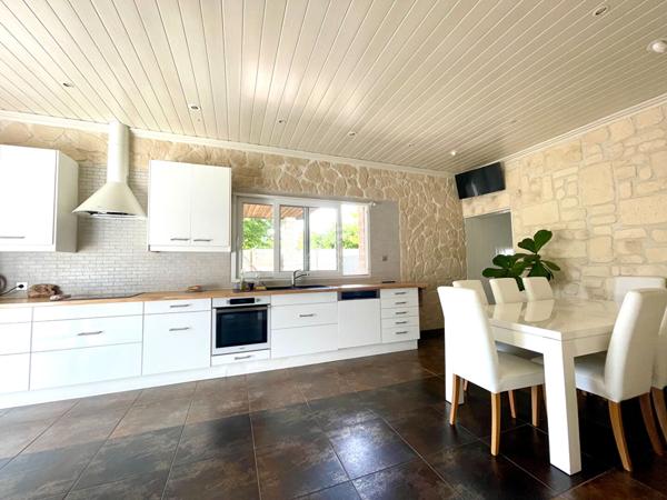 Maison Eragny 11 pièce(s) 310 m2 920 000 € **  - Référence  7311