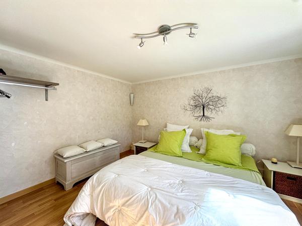 ZOLA Maison 230 m² -6 chambres + bureau, Cave, Garage, Jardin et stationnements,  
Nantes 44100