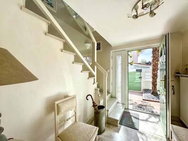 ZOLA Maison 230 m² -6 chambres + bureau, Cave, Garage, Jardin et stationnements,  
Nantes 44100