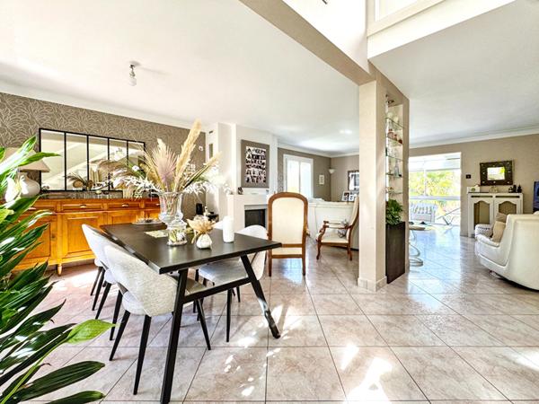 ZOLA Maison 230 m² -6 chambres + bureau, Cave, Garage, Jardin et stationnements,  
Nantes 44100