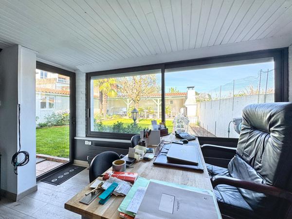 ZOLA Maison 230 m² -6 chambres + bureau, Cave, Garage, Jardin et stationnements,  
Nantes 44100