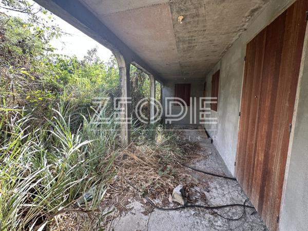 Moule (97160) Villa à terminer de 105m² environ sur un terrain de 850m².