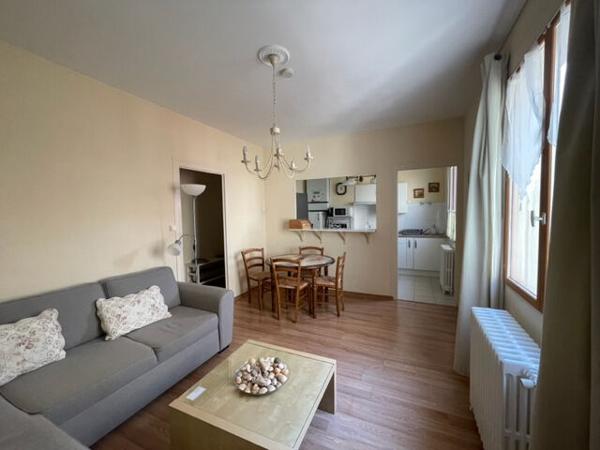 Appartement Rochefort T2 de 42 m2 terrasse et box