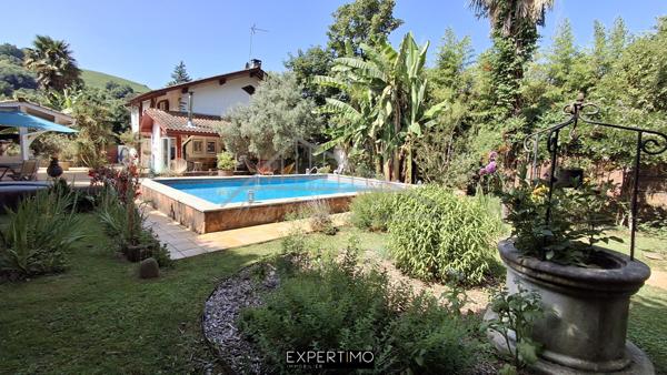 Louhossoa (64250) Charmante maison en pierres dans son écrin de verdure