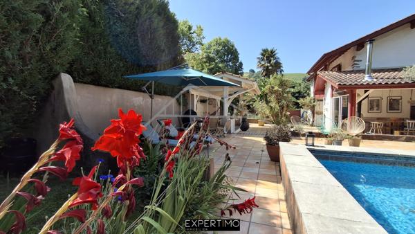 Louhossoa (64250) Charmante maison en pierres dans son écrin de verdure