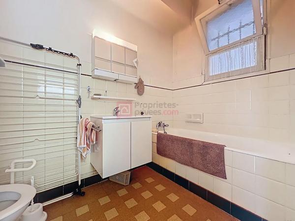 Grand studio de 35 m² au rez-de-chaussée, en plein coeur de Vallauris