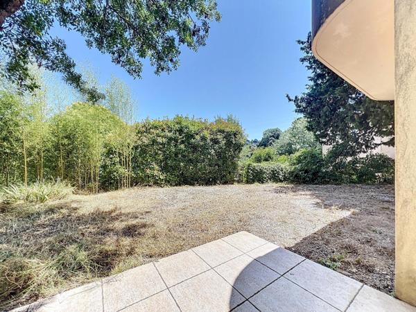 La Roquette s/Siagne - Villa avec grand garage.