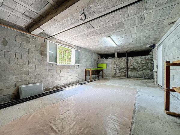 La Roquette s/Siagne - Villa avec grand garage.