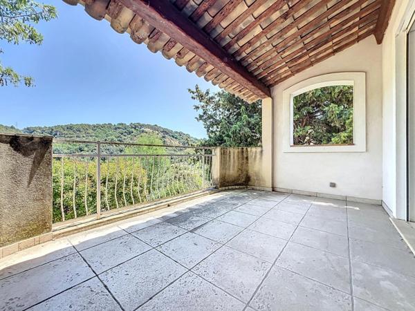 La Roquette s/Siagne - Villa avec grand garage.