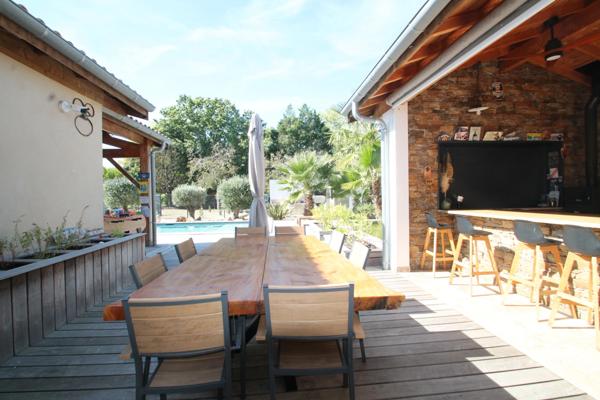 Propriété à vendre 6 pièces proche de MARMANDE (47) 2 maisons, dépôt/garage, piscine, terrain 4510m²