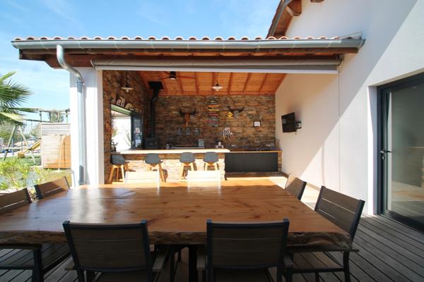 Propriété à vendre 6 pièces proche de MARMANDE (47) 2 maisons, dépôt/garage, piscine, terrain 4510m²