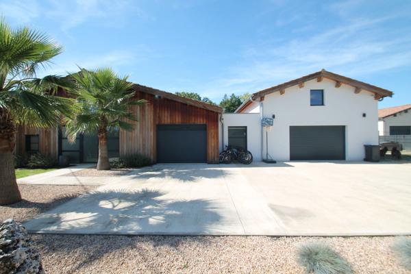 Propriété à vendre 6 pièces proche de MARMANDE (47) 2 maisons, dépôt/garage, piscine, terrain 4510m²