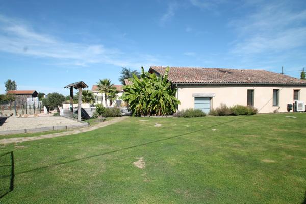 Propriété à vendre 6 pièces proche de MARMANDE (47) 2 maisons, dépôt/garage, piscine, terrain 4510m²