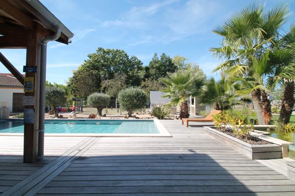 Propriété à vendre 6 pièces proche de MARMANDE (47) 2 maisons, dépôt/garage, piscine, terrain 4510m²