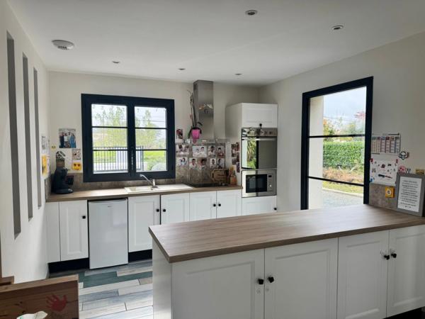 Propriété à vendre 6 pièces proche de MARMANDE (47) 2 maisons, dépôt/garage, piscine, terrain 4510m²