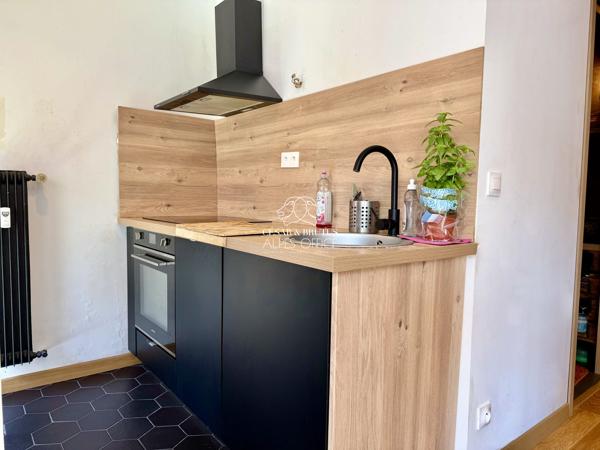 Sallanches hyper centre, appartement 2 pièces, 1 chambre, 26,56 M2, balcon/ loggia, cave;