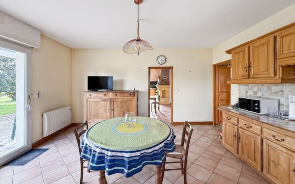 Maison à vendre    6 pièces • 197 m2 Château-l'Évêque