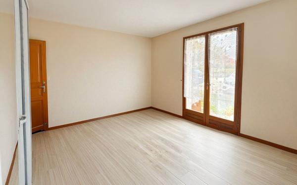 Maison à vendre    6 pièces • 197 m2 Château-l'Évêque