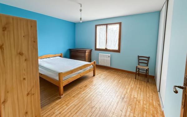 Maison à vendre    6 pièces • 197 m2 Château-l'Évêque