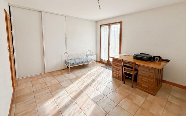 Maison à vendre    6 pièces • 197 m2 Château-l'Évêque