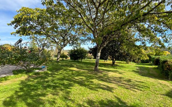 Maison à vendre    6 pièces • 197 m2 Château-l'Évêque